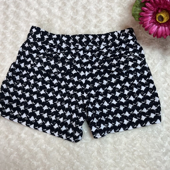 THEORY Eyelet Black / White Print Shorts Size 2 - Picture 8 of 9